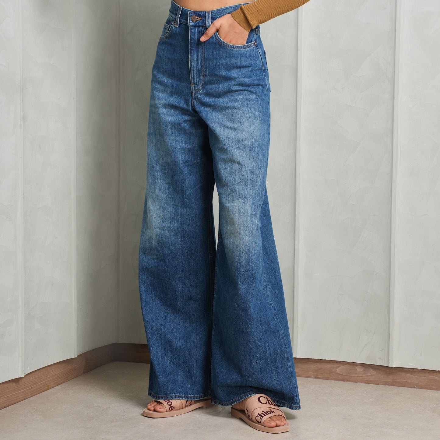 Wide-Leg Jeans