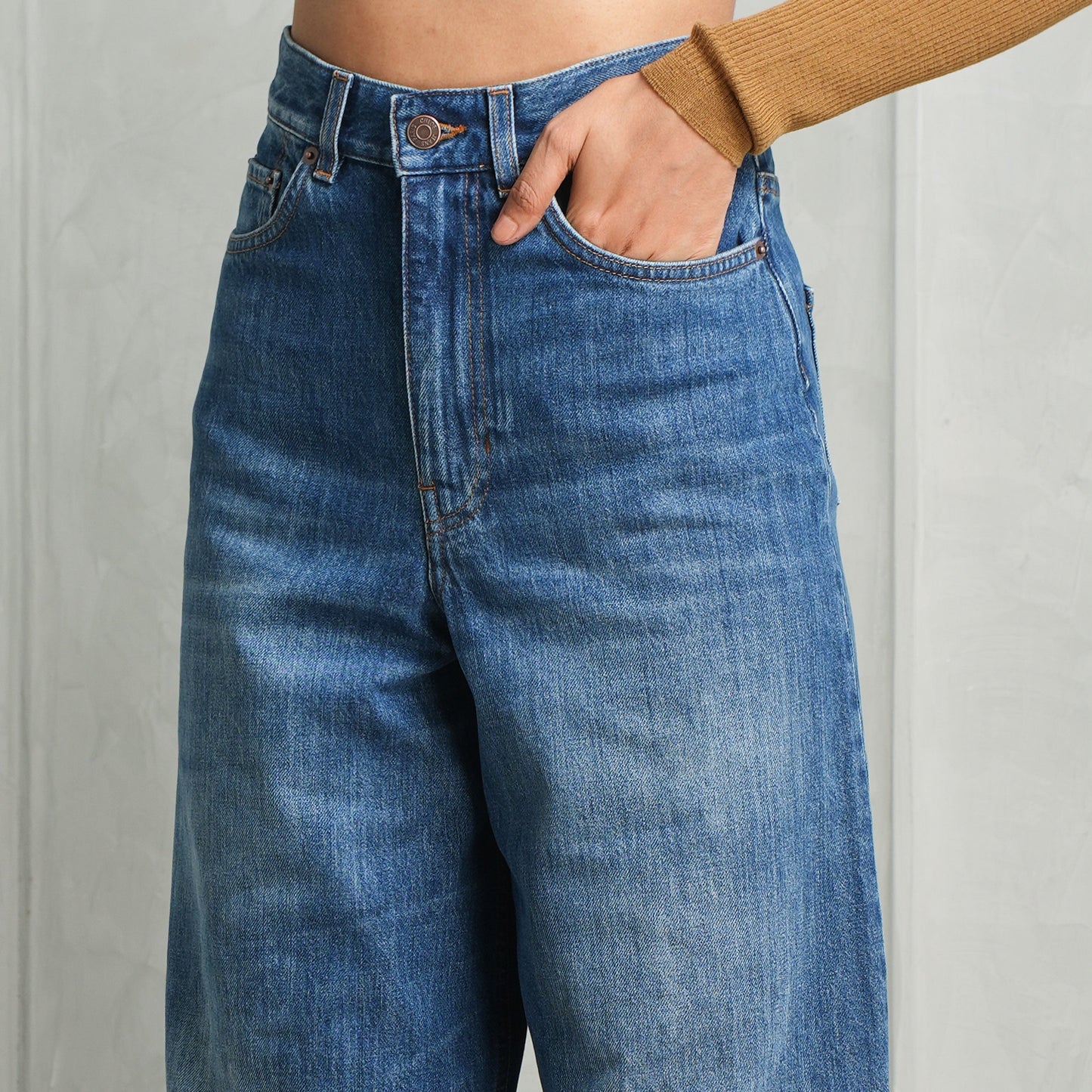 Wide-Leg Jeans